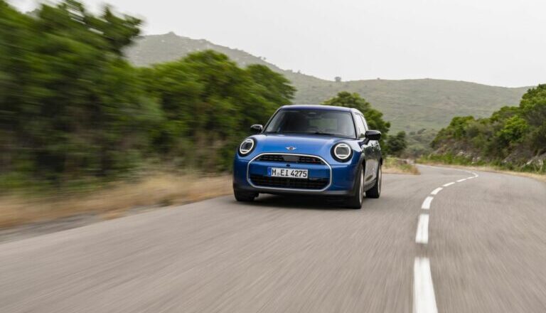 Nuova Mini Cooper S 5 porte, più spazio e divertimento di guida