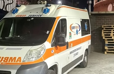 Napoli | Geolier dona un’ambulanza agli sfollati delle Vele di Scampia