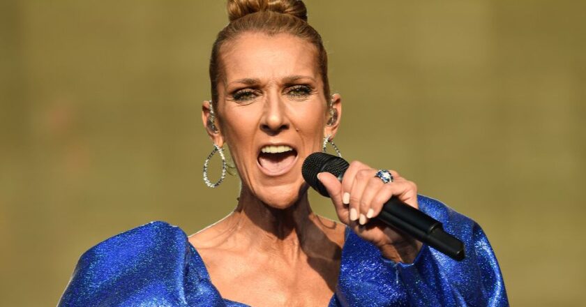 Céline Dion torna a cantare dopo 4 anni e chiude la cerimonia inaugurale con un tributo emozionante