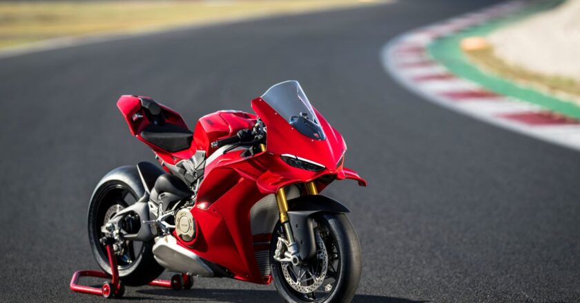 Ducati Sorprende al WDW 2024 con la Nuova Panigale V4 MY25
