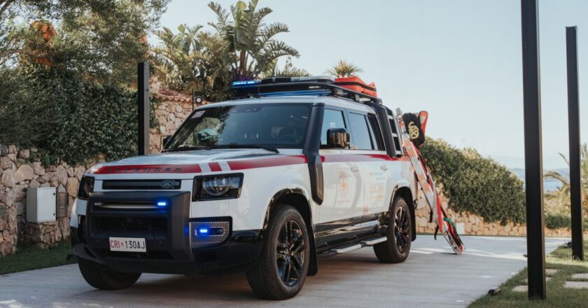 Defender celebra 70 anni di partnership con la British Red Cross