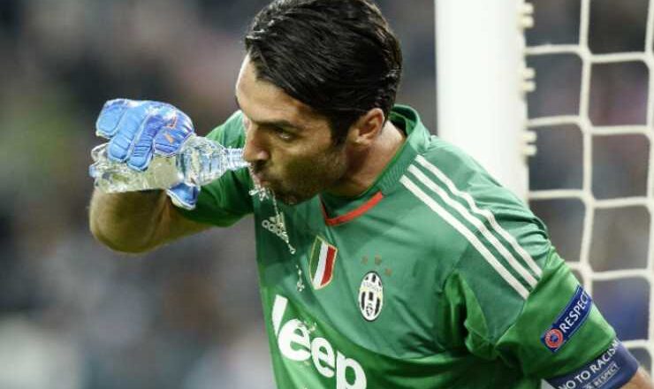 SAI PERCHE’…i calciatori non bevono l’acqua ma la sputano?