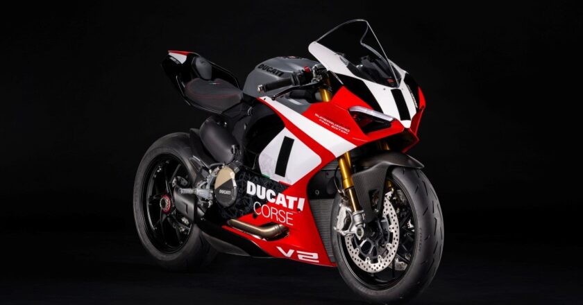 DUCATI PANIGALE V2 SUPERQUADRO FINAL EDITION: ESCLUSIVO INNO AL V-TWIN