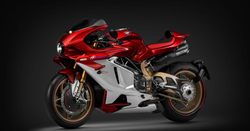 MV AGUSTA SUPERVELOCE 1000 SERIE ORO: LA FORMA DEL DESIDERIO