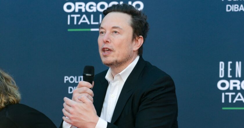 Elon Musk “Tra due anni le prime astronavi per Marte”