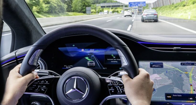 Da Mercedes-Benz nuovo Drive Pilot per guida automatizzata