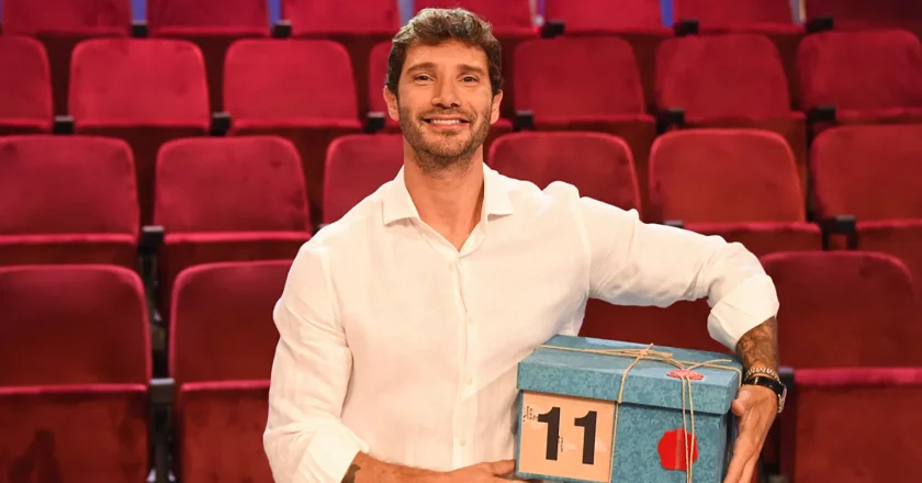 Stefano De Martino: “Doppio turno per essere un papà presente”