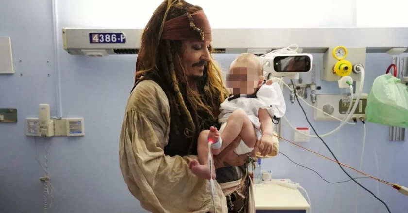 Il vero Jack Sparrow fa una sorpresa ai bambini malati di un ospedale spagnolo