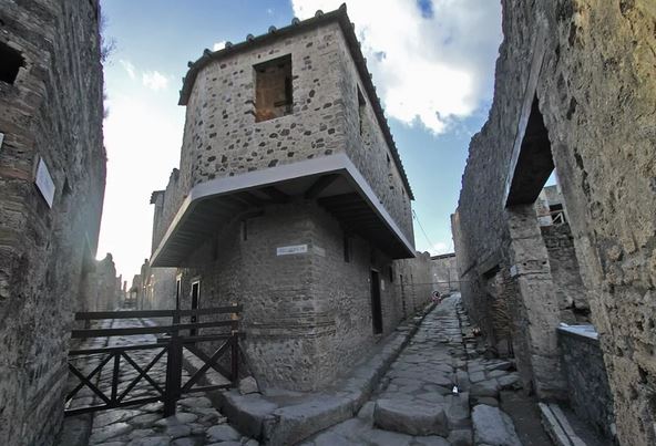 SAI CHE… Cos’era il Lupanare di Pompei nell’Antica Roma?