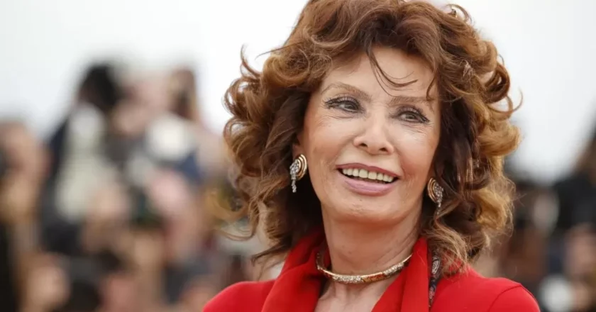 Sophia Loren: Standing Ovation per i 90 anni della Diva al Museo dell’Academy di Los Angeles