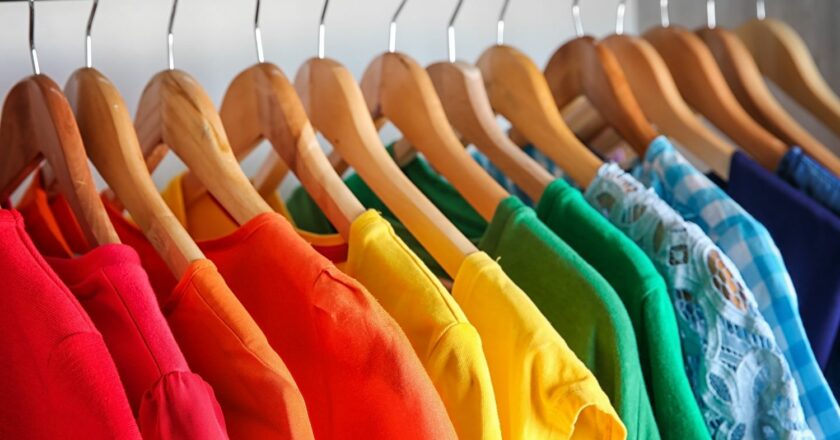 SAI CHE… Il lato nascosto della moda e l’impatto ambientale dei colori nei vestiti?