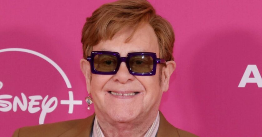 Sir Elton John rivela di aver perso la vista in una confessione commovente